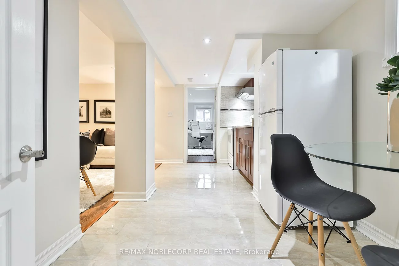 16, Little, Briar Hill-Belgravia, Toronto