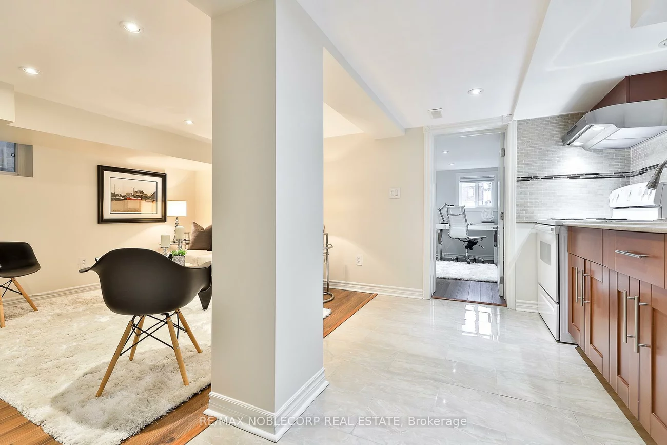 16, Little, Briar Hill-Belgravia, Toronto