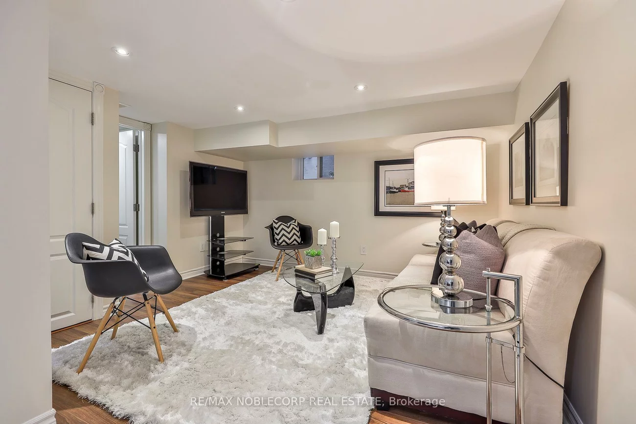 16, Little, Briar Hill-Belgravia, Toronto