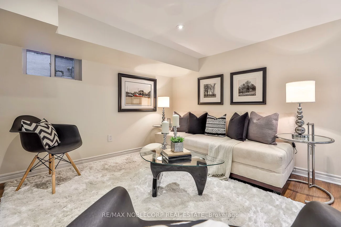 16, Little, Briar Hill-Belgravia, Toronto
