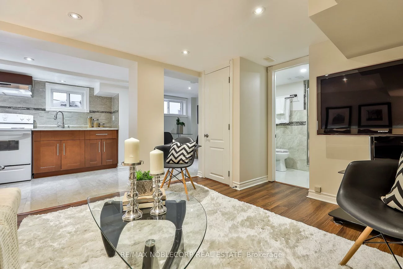 16, Little, Briar Hill-Belgravia, Toronto