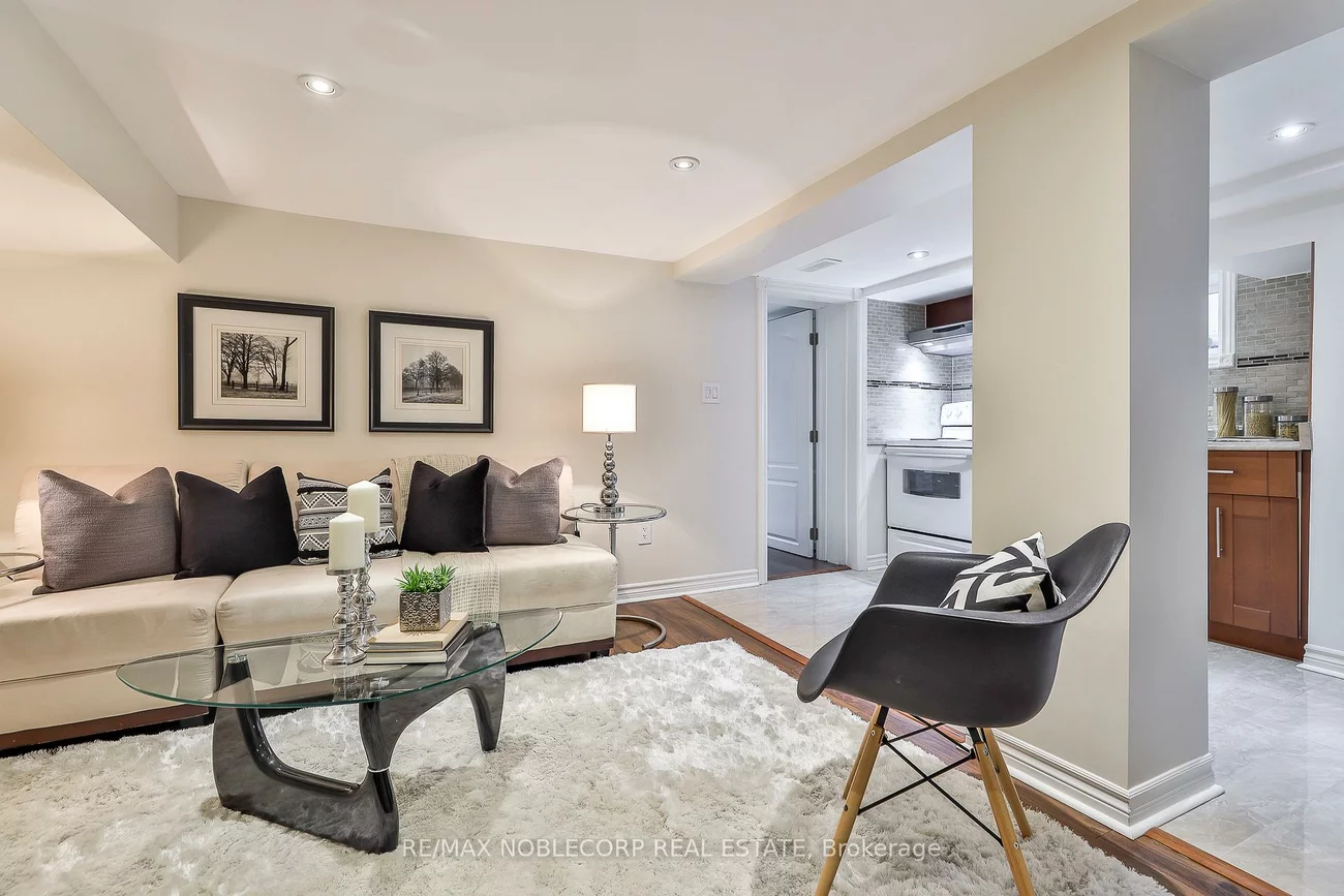 16, Little, Briar Hill-Belgravia, Toronto