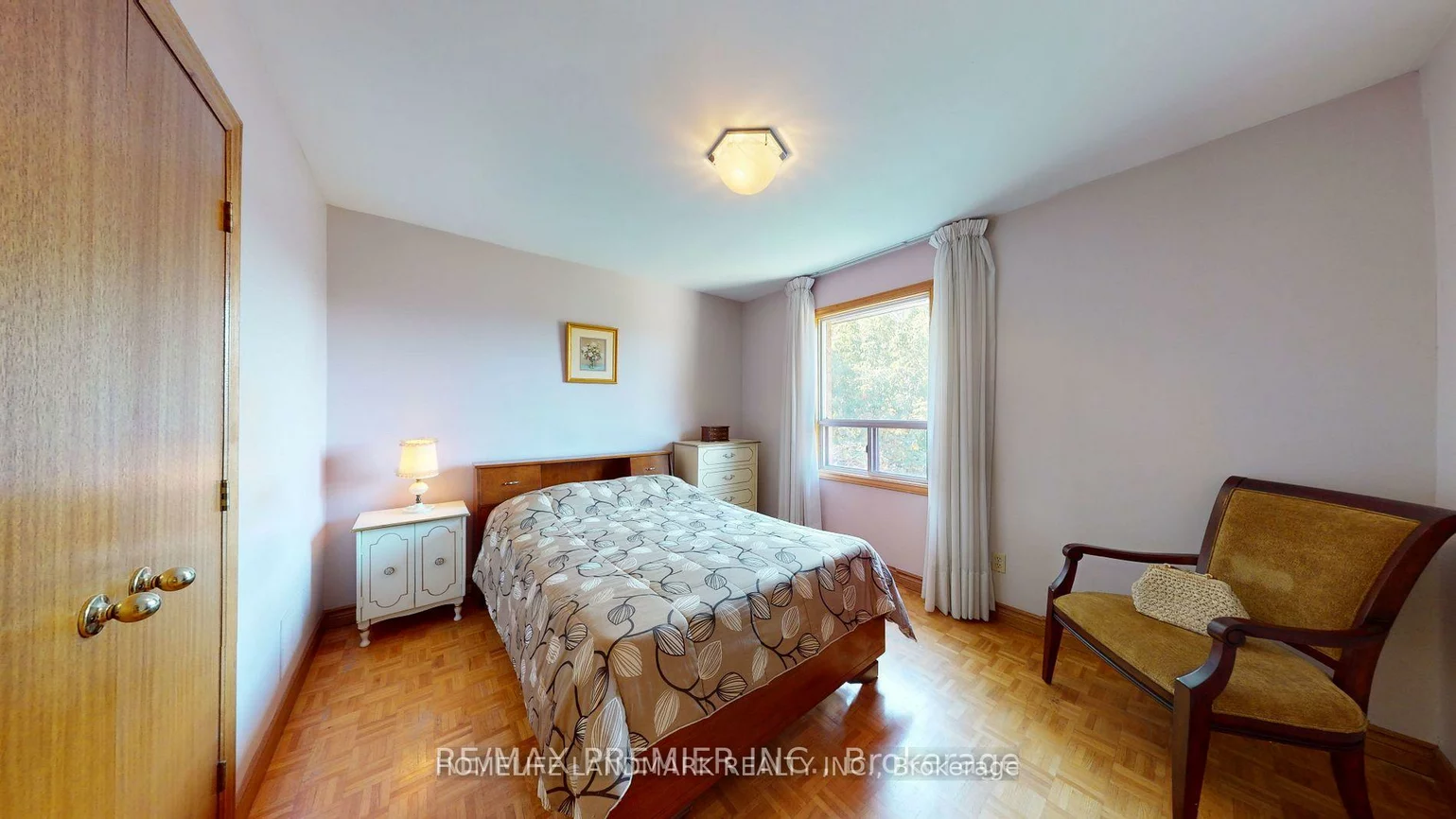 24, Highview, Downsview-Roding-CFB, Toronto