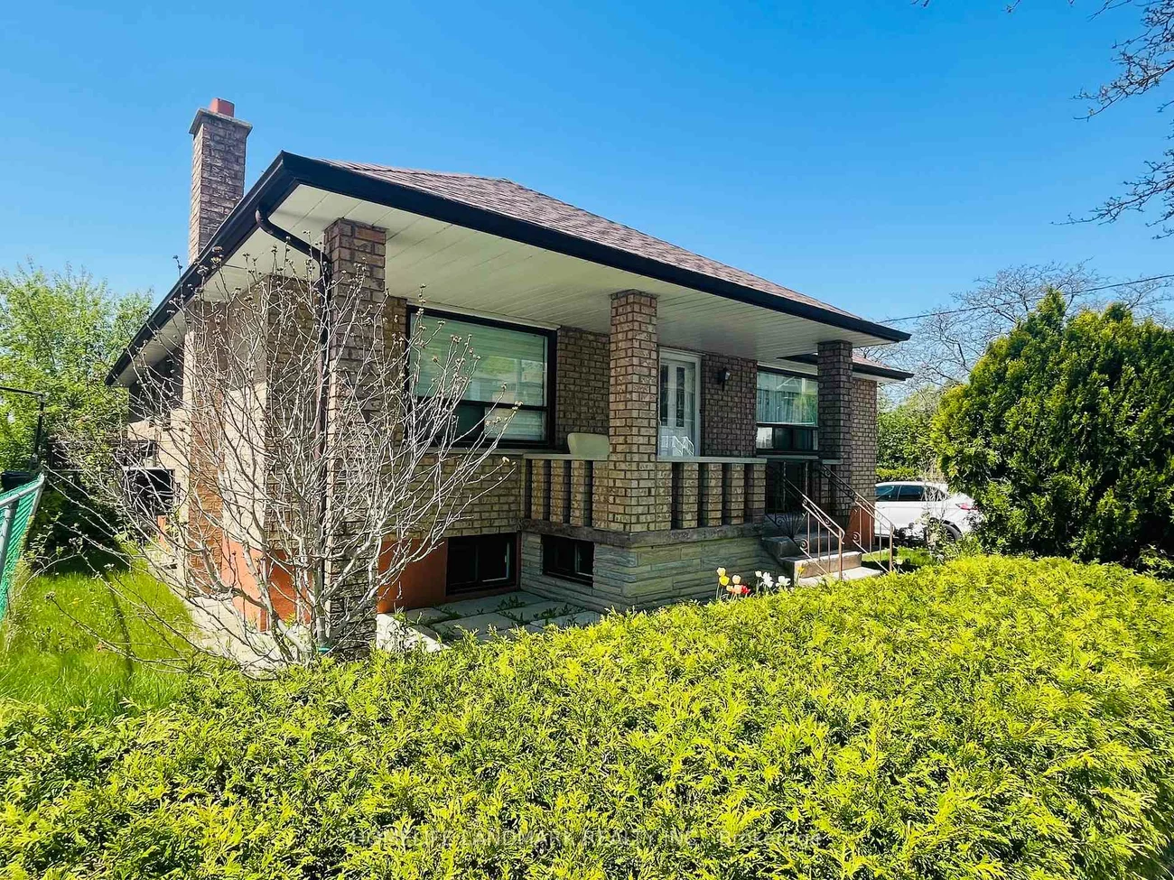 24, Highview, Downsview-Roding-CFB, Toronto
