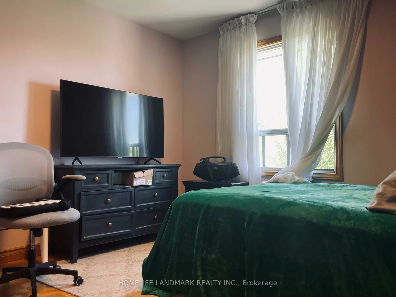 24, Highview, Downsview-Roding-CFB, Toronto