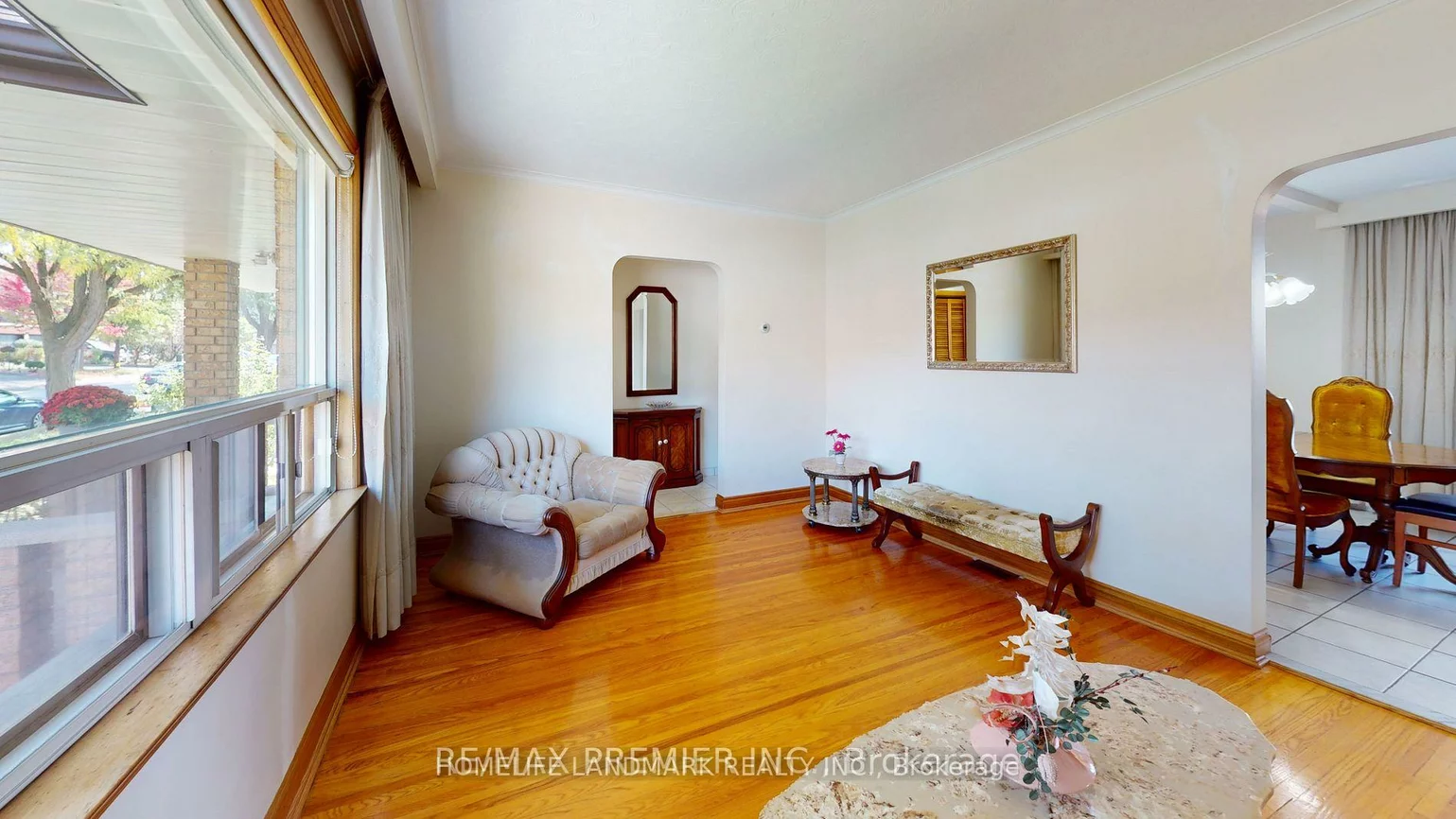 24, Highview, Downsview-Roding-CFB, Toronto