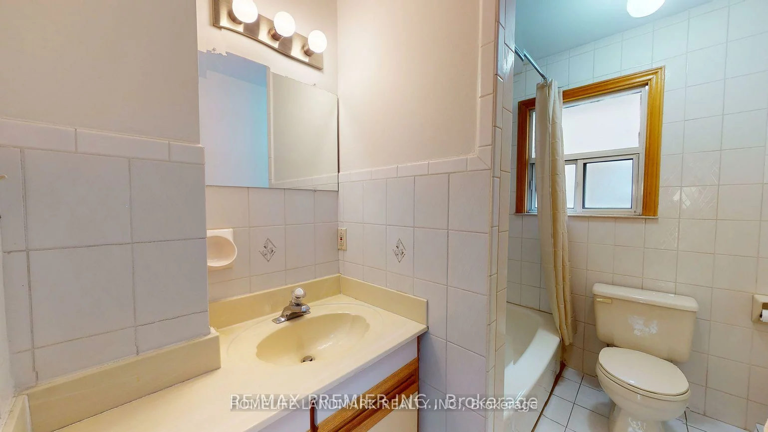 24, Highview, Downsview-Roding-CFB, Toronto