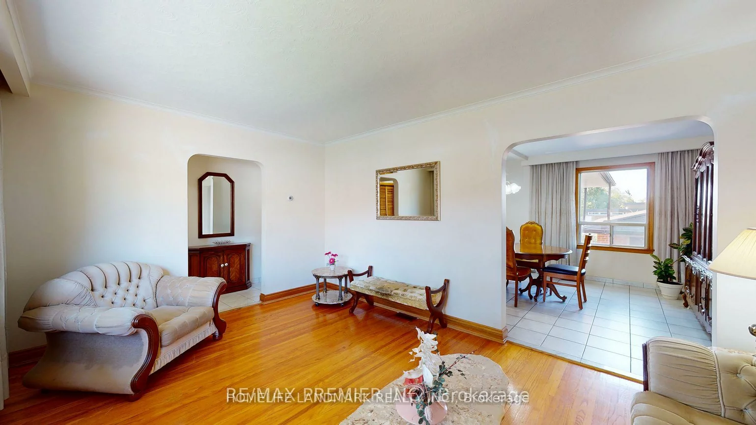 24, Highview, Downsview-Roding-CFB, Toronto