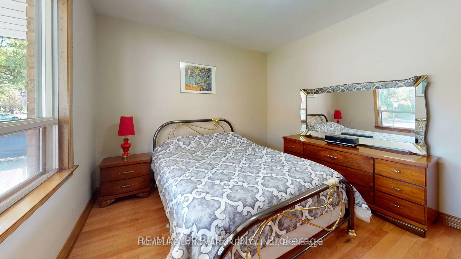 24, Highview, Downsview-Roding-CFB, Toronto