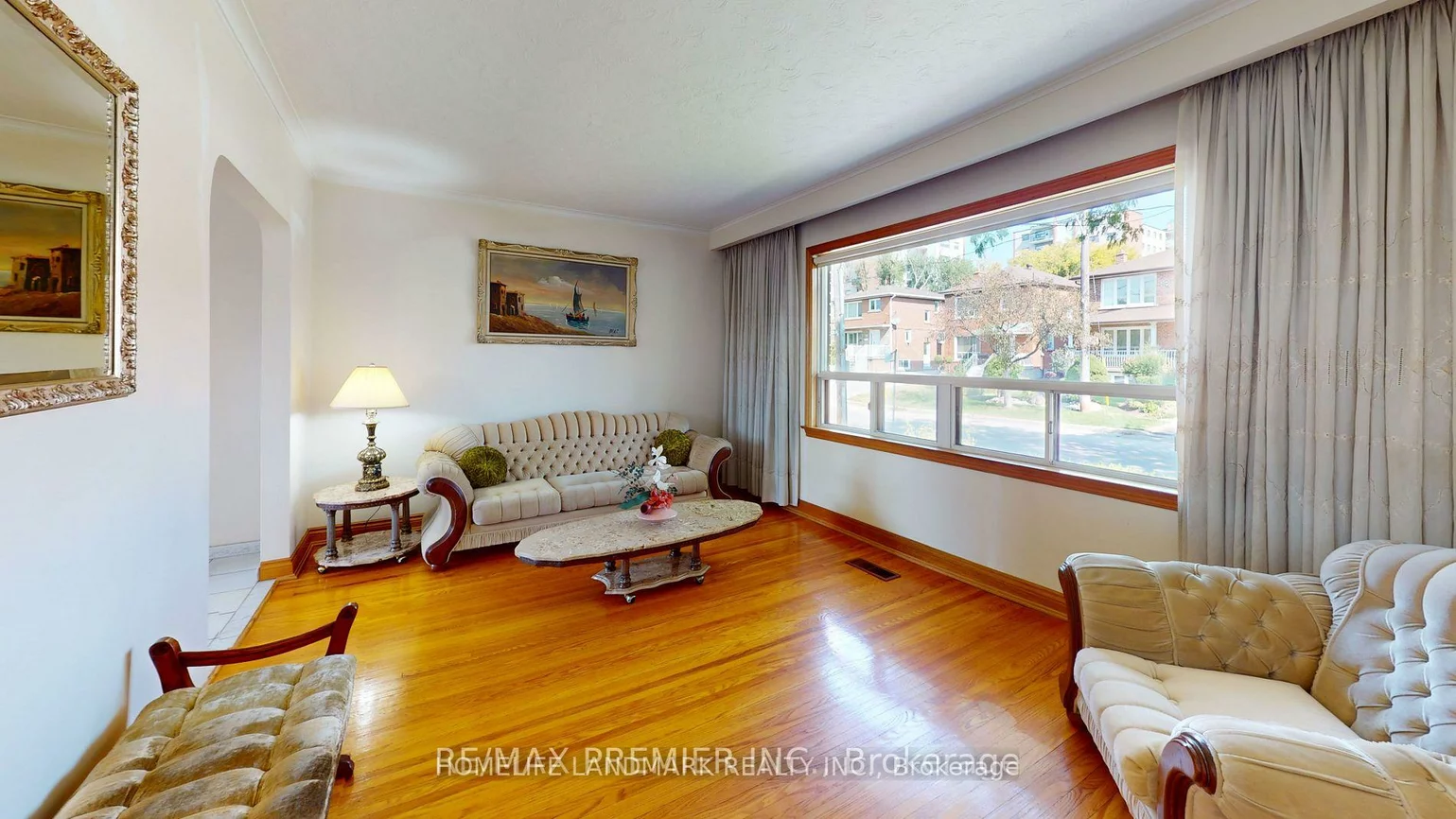 24, Highview, Downsview-Roding-CFB, Toronto