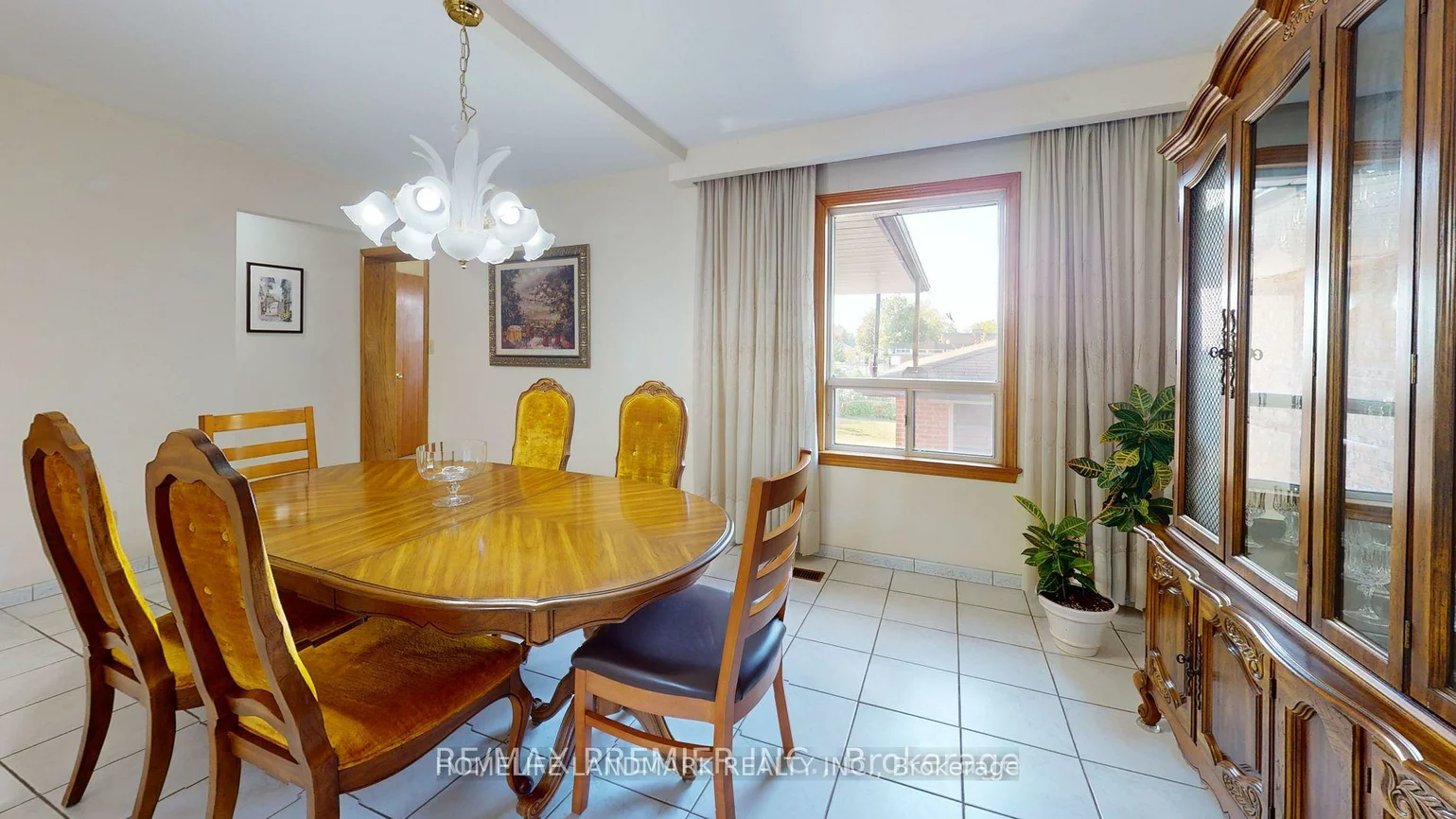 24, Highview, Downsview-Roding-CFB, Toronto