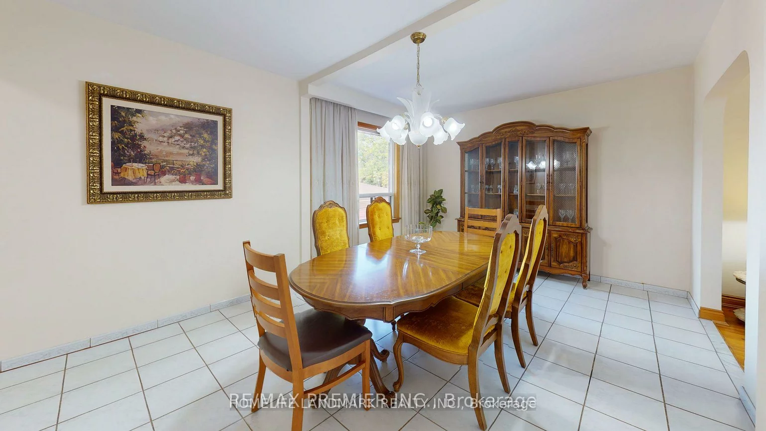24, Highview, Downsview-Roding-CFB, Toronto