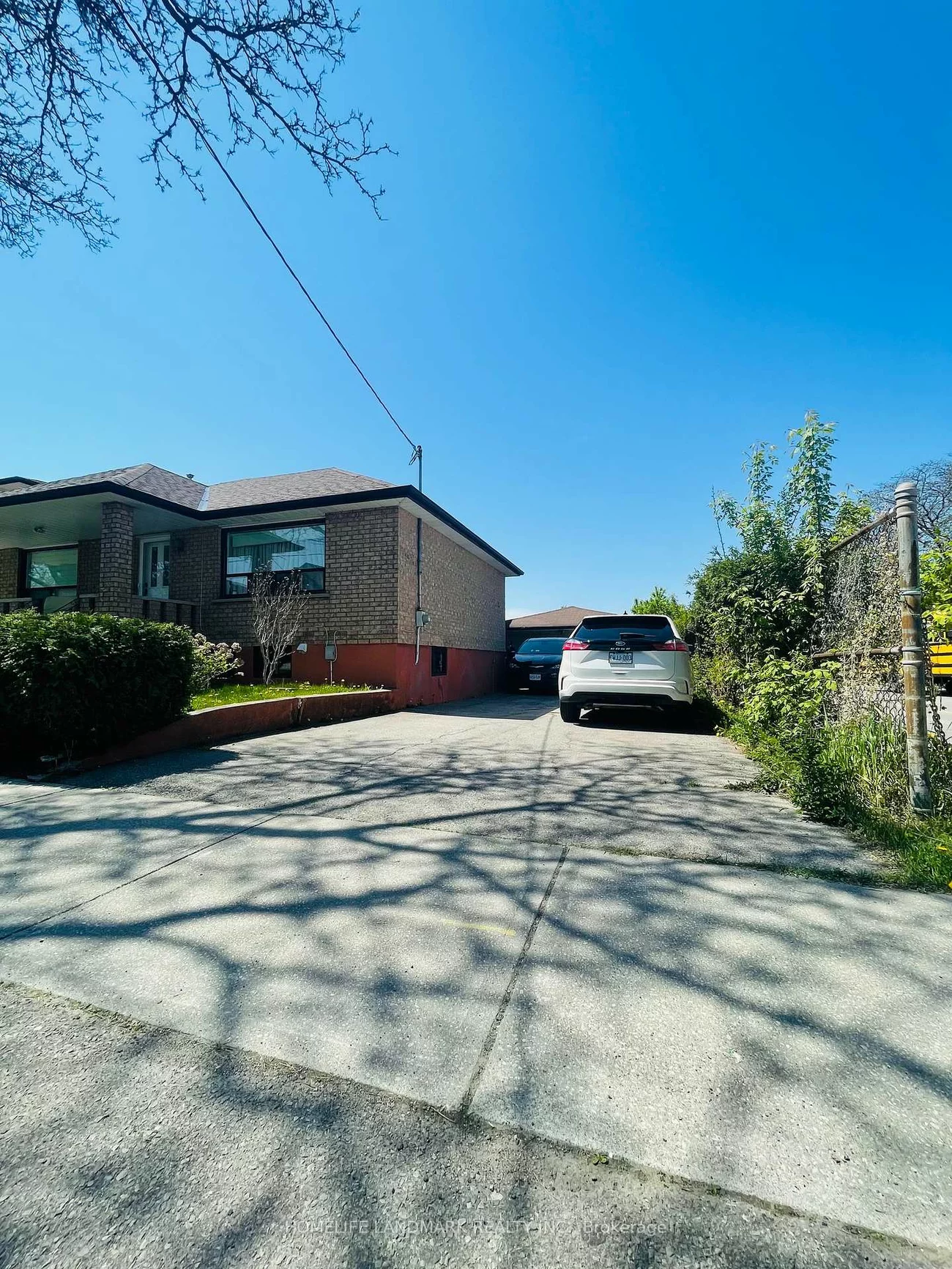24, Highview, Downsview-Roding-CFB, Toronto