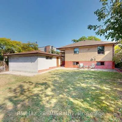24, Highview, Downsview-Roding-CFB, Toronto