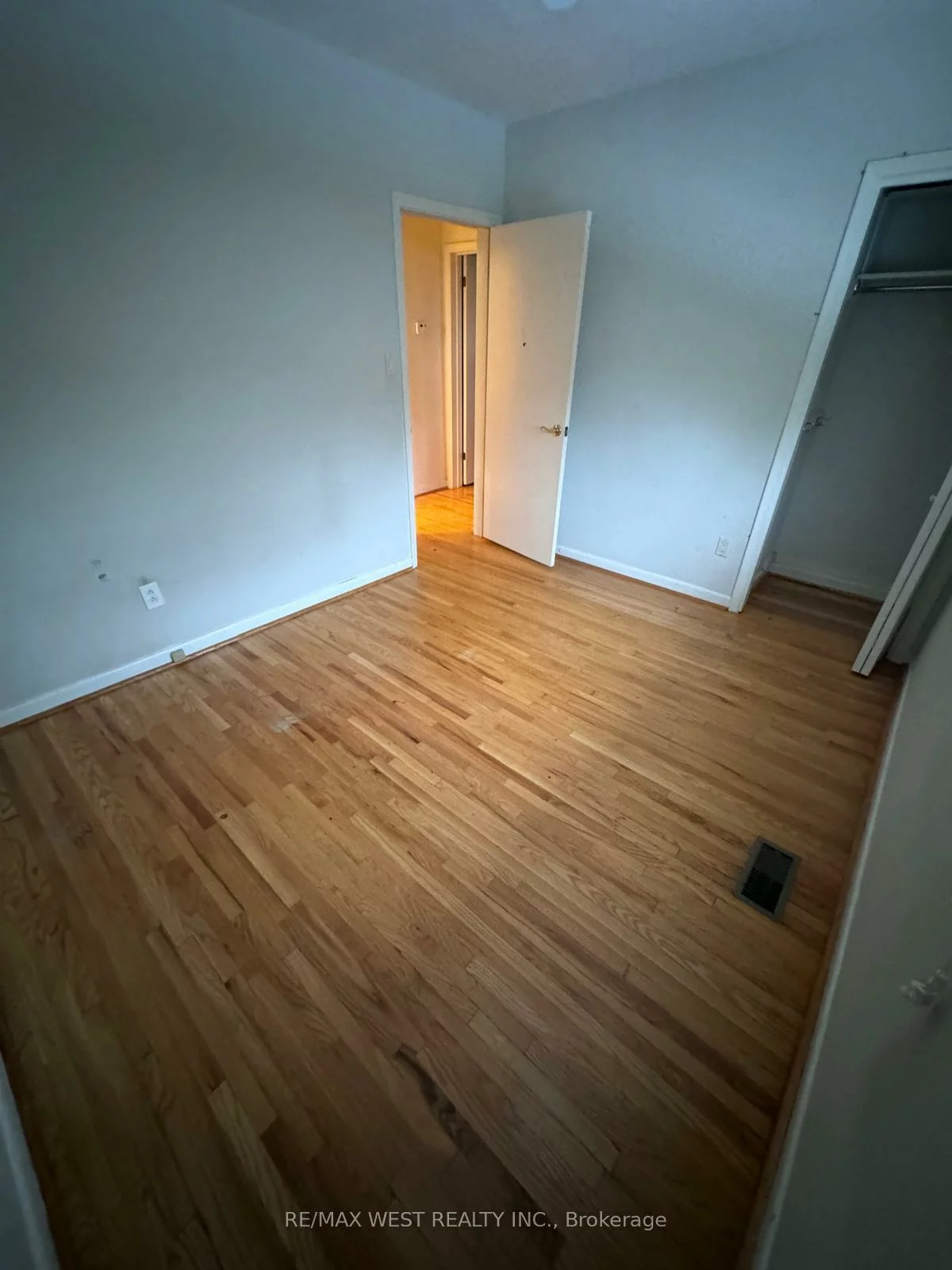 19, Robinglade, Eringate-Centennial-West Deane, Toronto