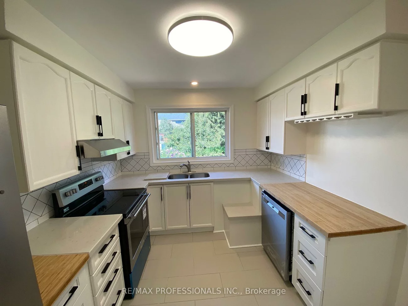 640, Brown's, Alderwood, Toronto