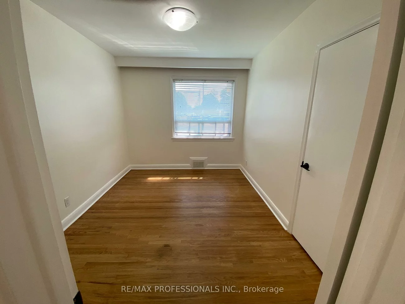 640, Brown's, Alderwood, Toronto