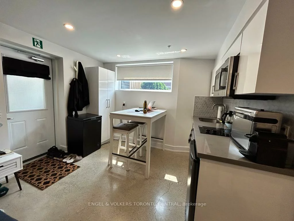1555, Bloor, High Park-Swansea, Toronto