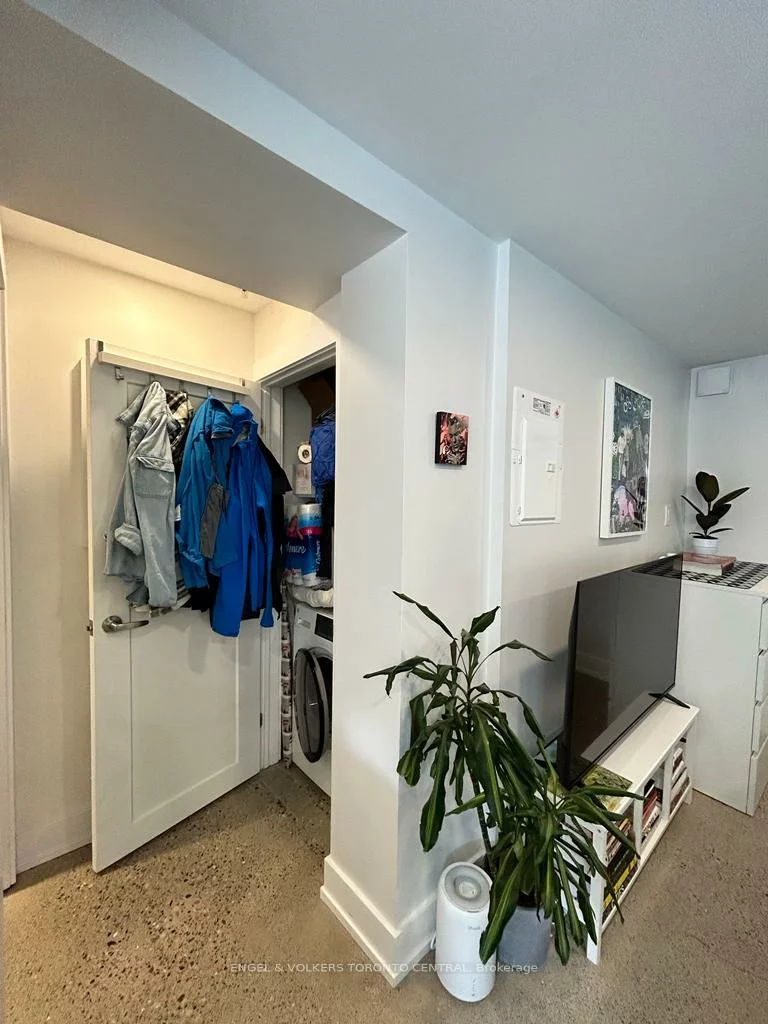 1555, Bloor, High Park-Swansea, Toronto