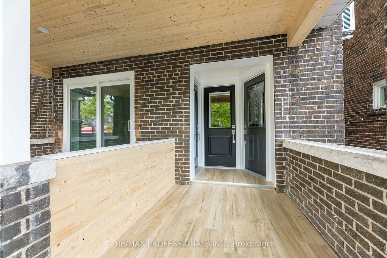 130, Jane, Lambton Baby Point, Toronto