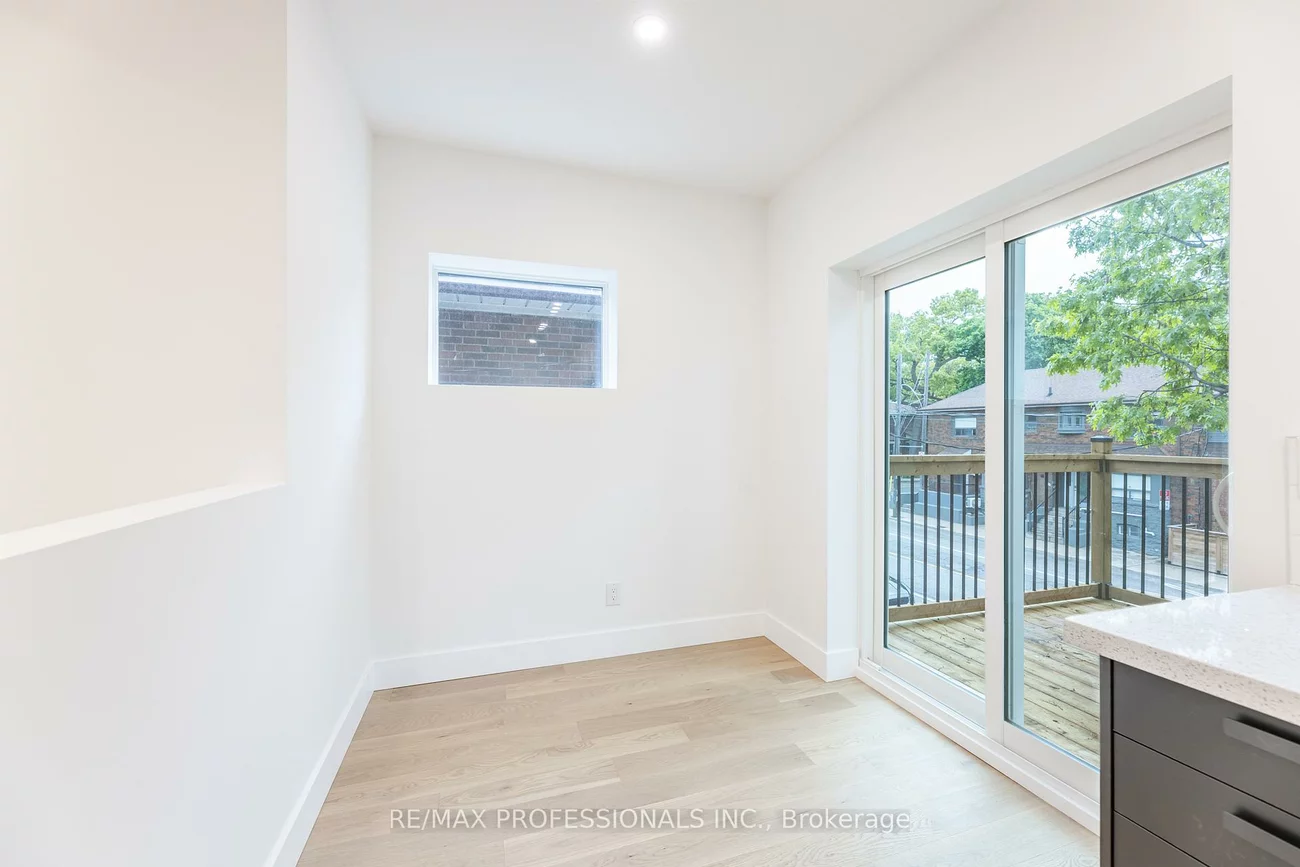 130, Jane, Lambton Baby Point, Toronto