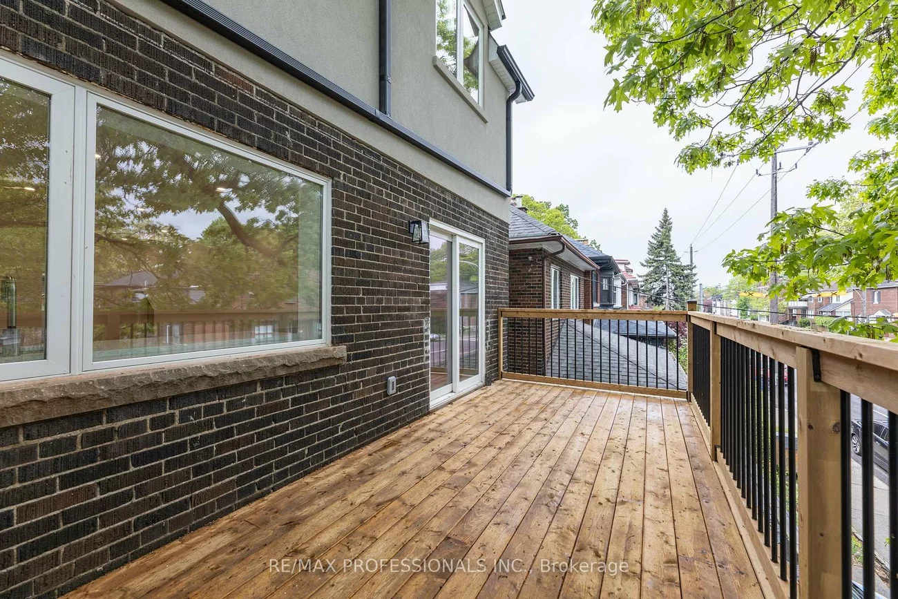 130, Jane, Lambton Baby Point, Toronto