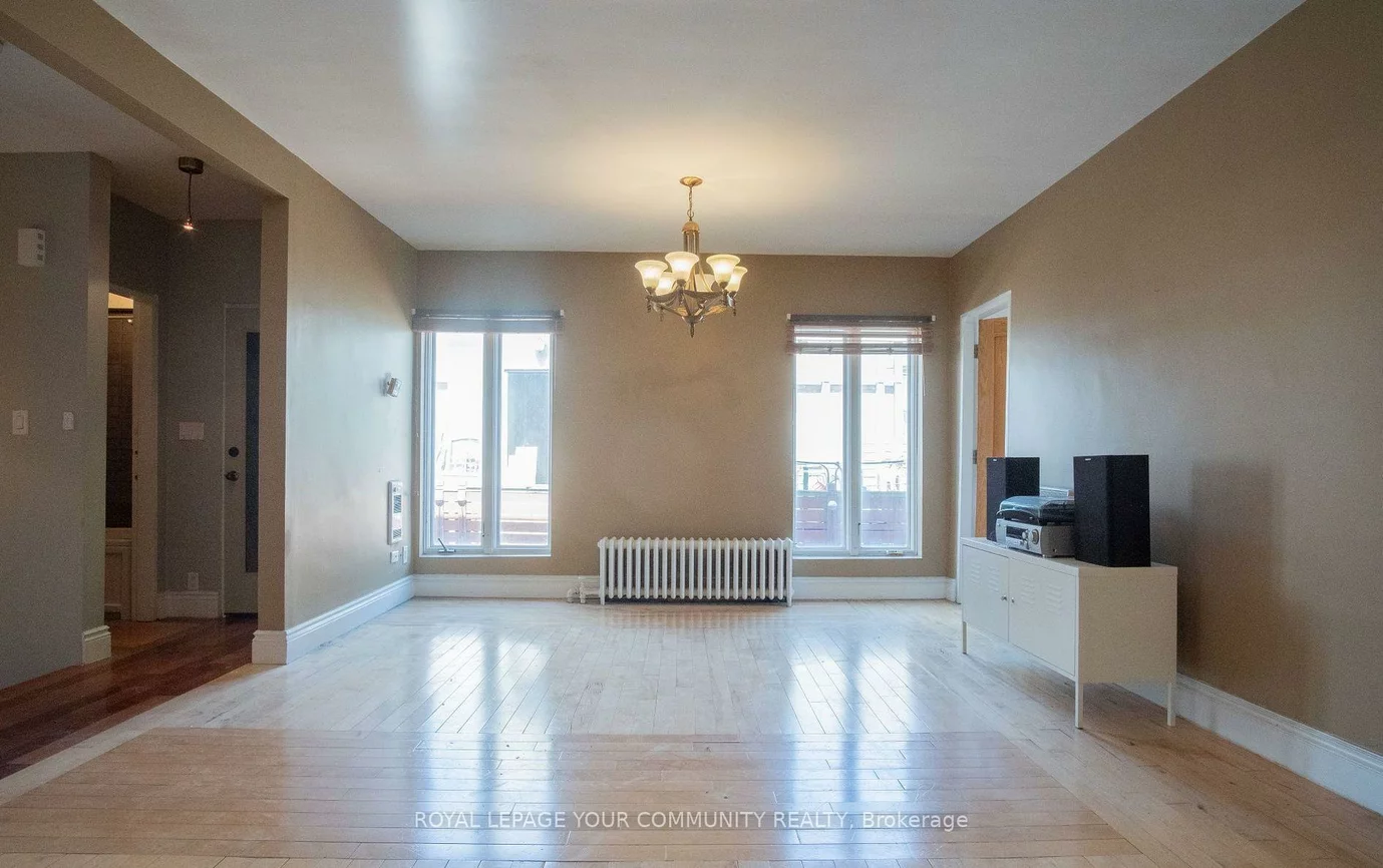 2396, Dufferin, Briar Hill-Belgravia, Toronto