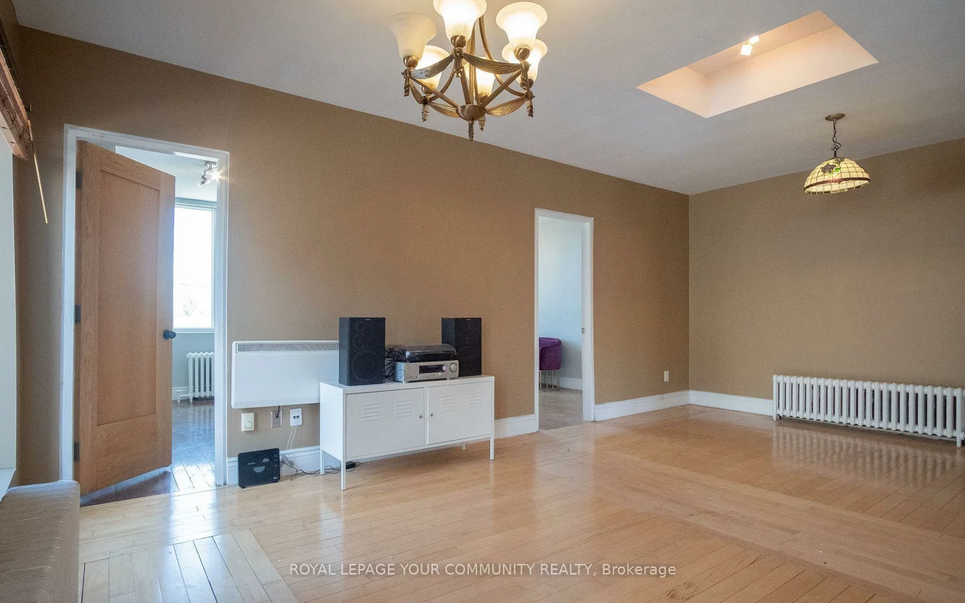 2396, Dufferin, Briar Hill-Belgravia, Toronto