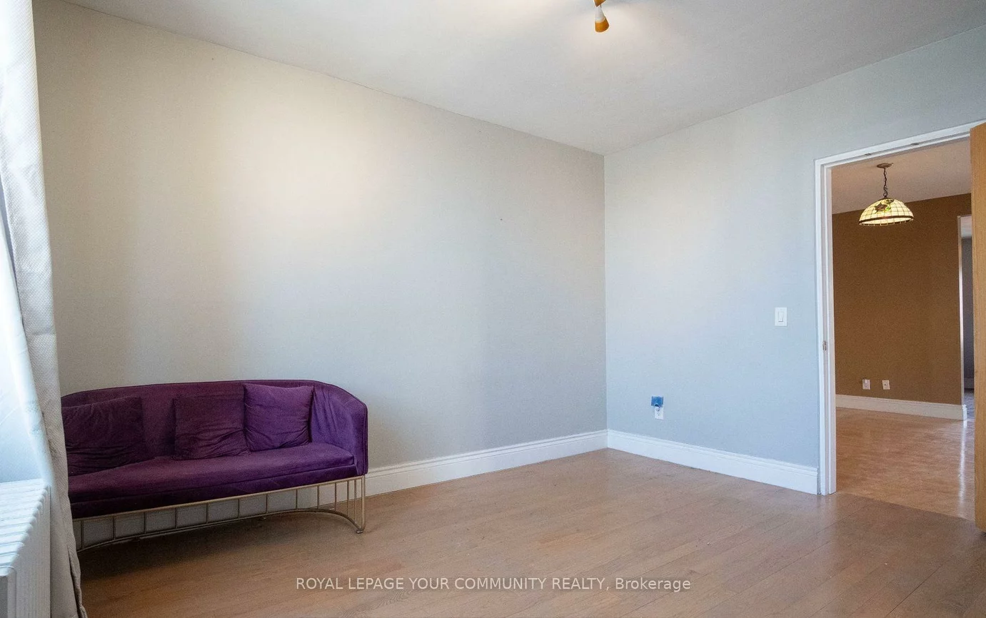 2396, Dufferin, Briar Hill-Belgravia, Toronto