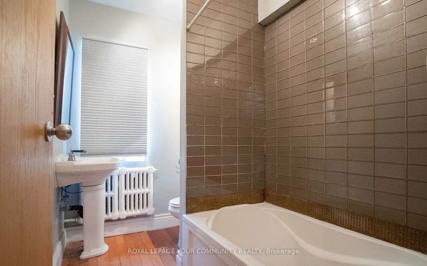 2396, Dufferin, Briar Hill-Belgravia, Toronto