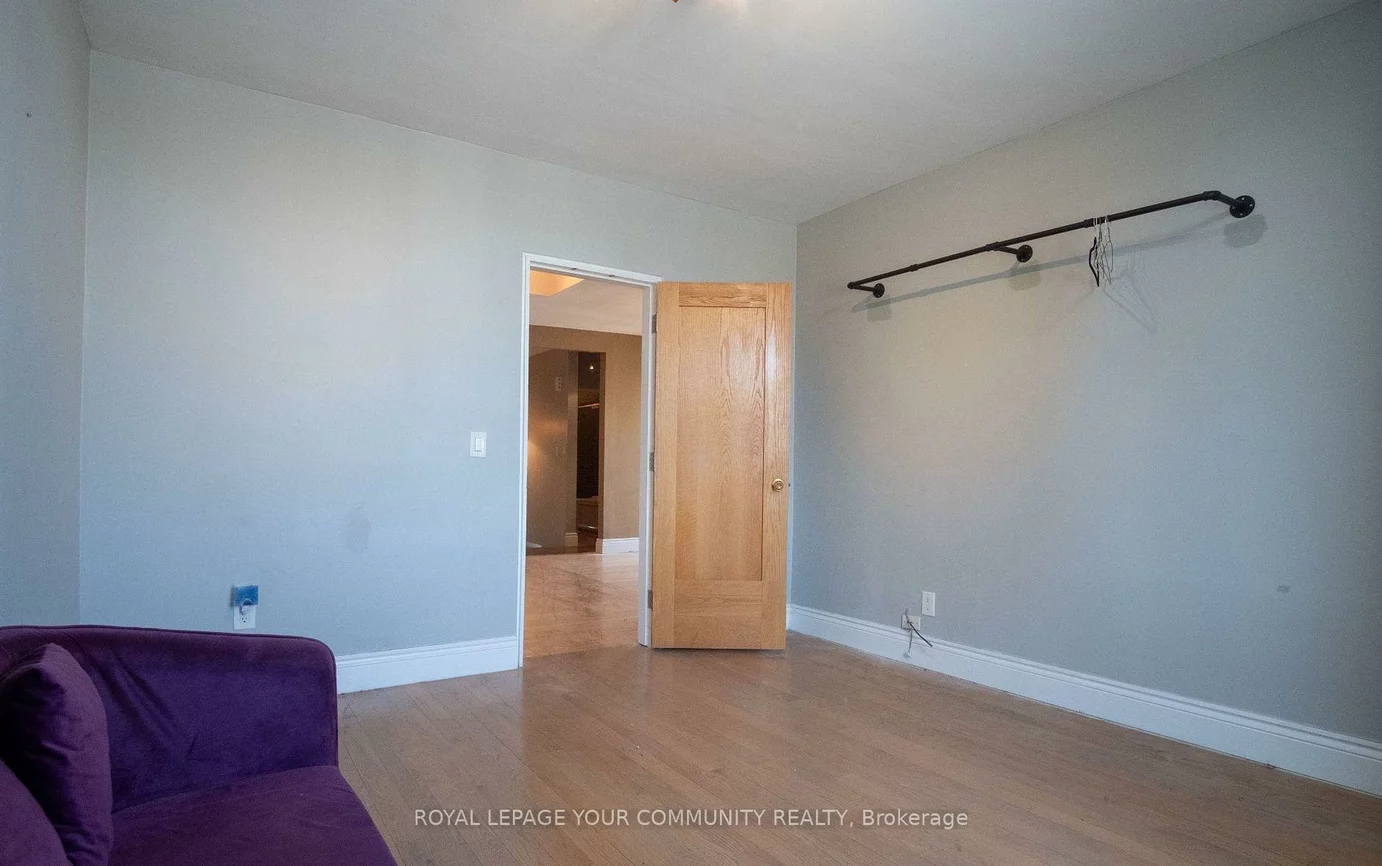 2396, Dufferin, Briar Hill-Belgravia, Toronto
