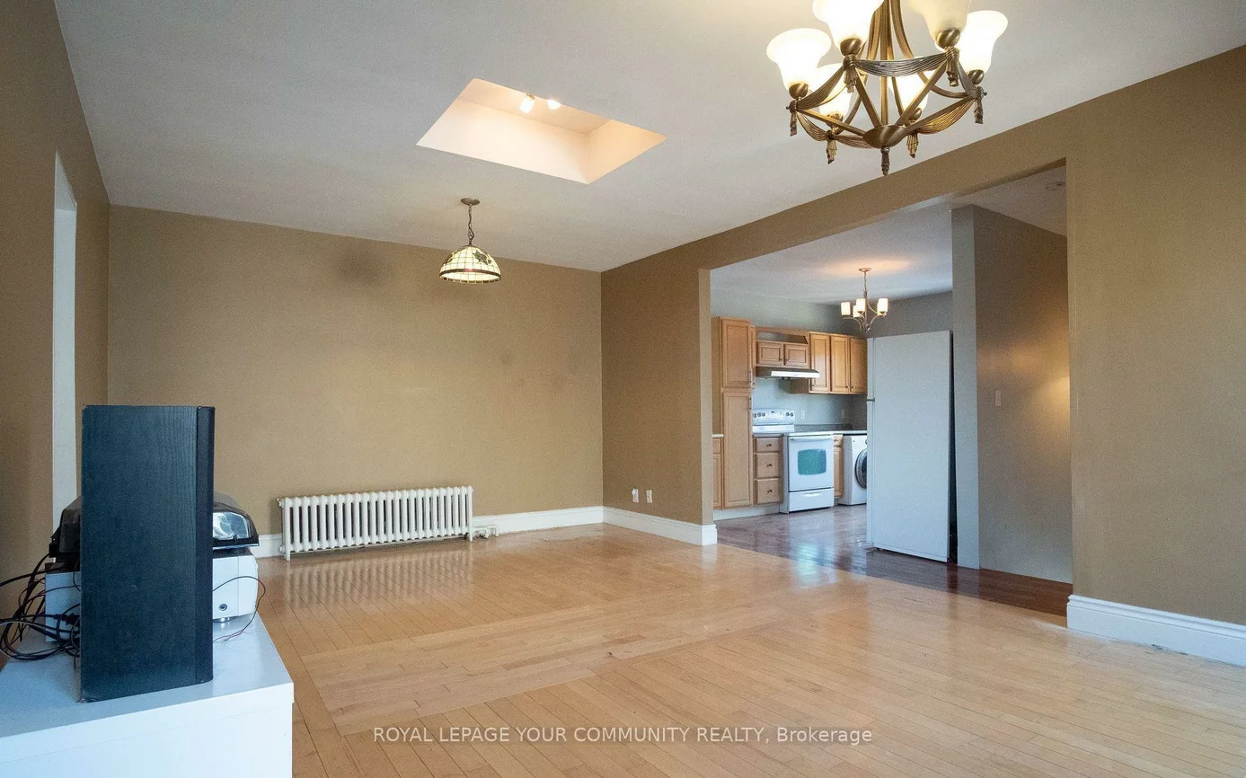 2396, Dufferin, Briar Hill-Belgravia, Toronto