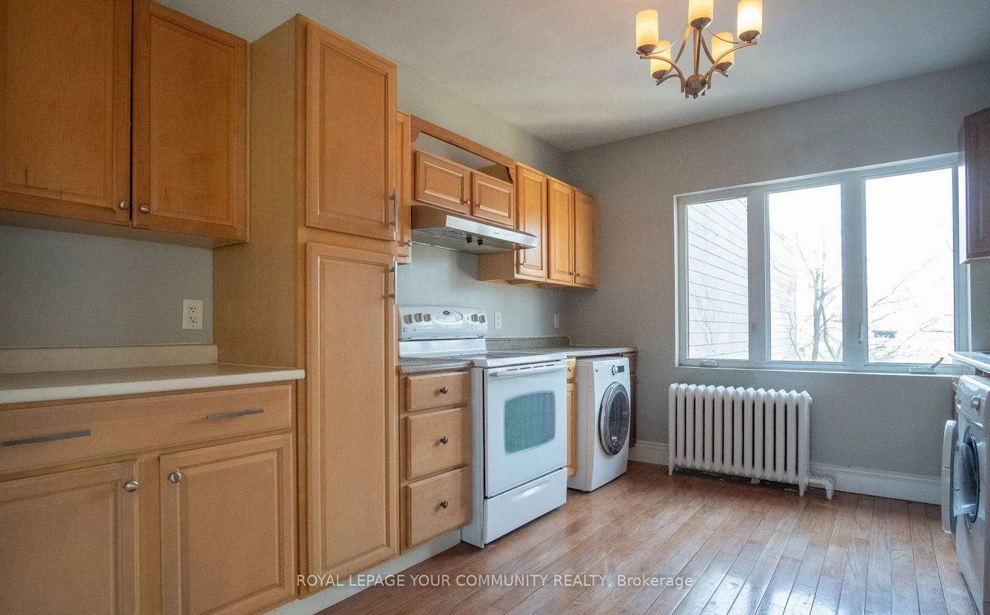 2396, Dufferin, Briar Hill-Belgravia, Toronto