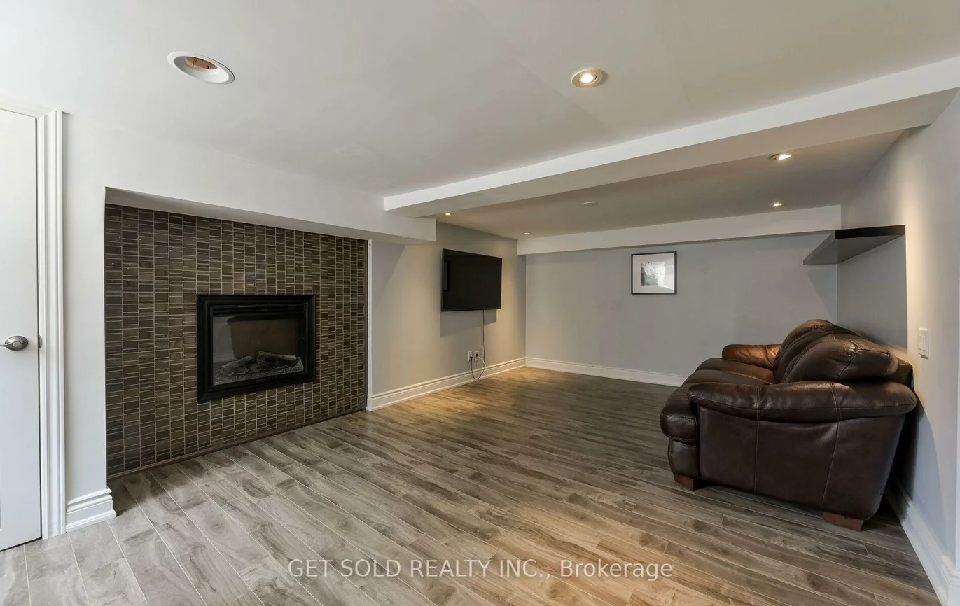 947, Islington, Stonegate-Queensway, Toronto