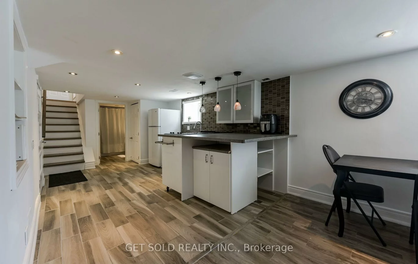 947, Islington, Stonegate-Queensway, Toronto
