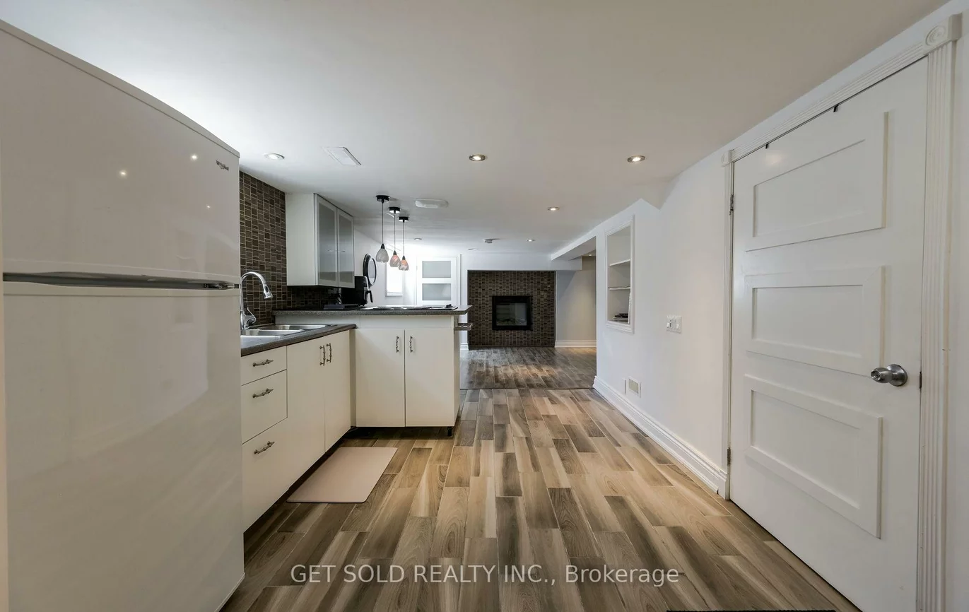 947, Islington, Stonegate-Queensway, Toronto