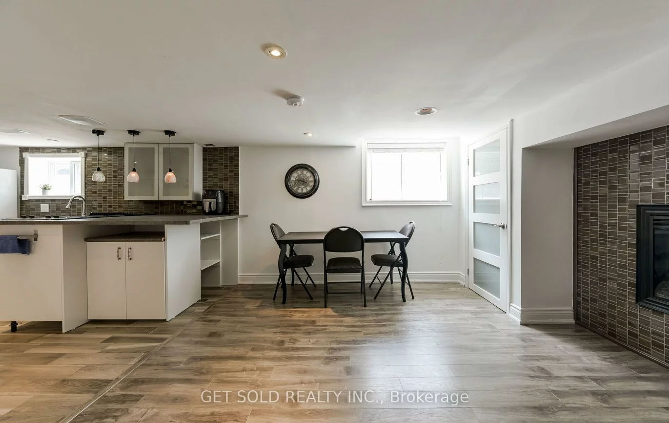 947, Islington, Stonegate-Queensway, Toronto