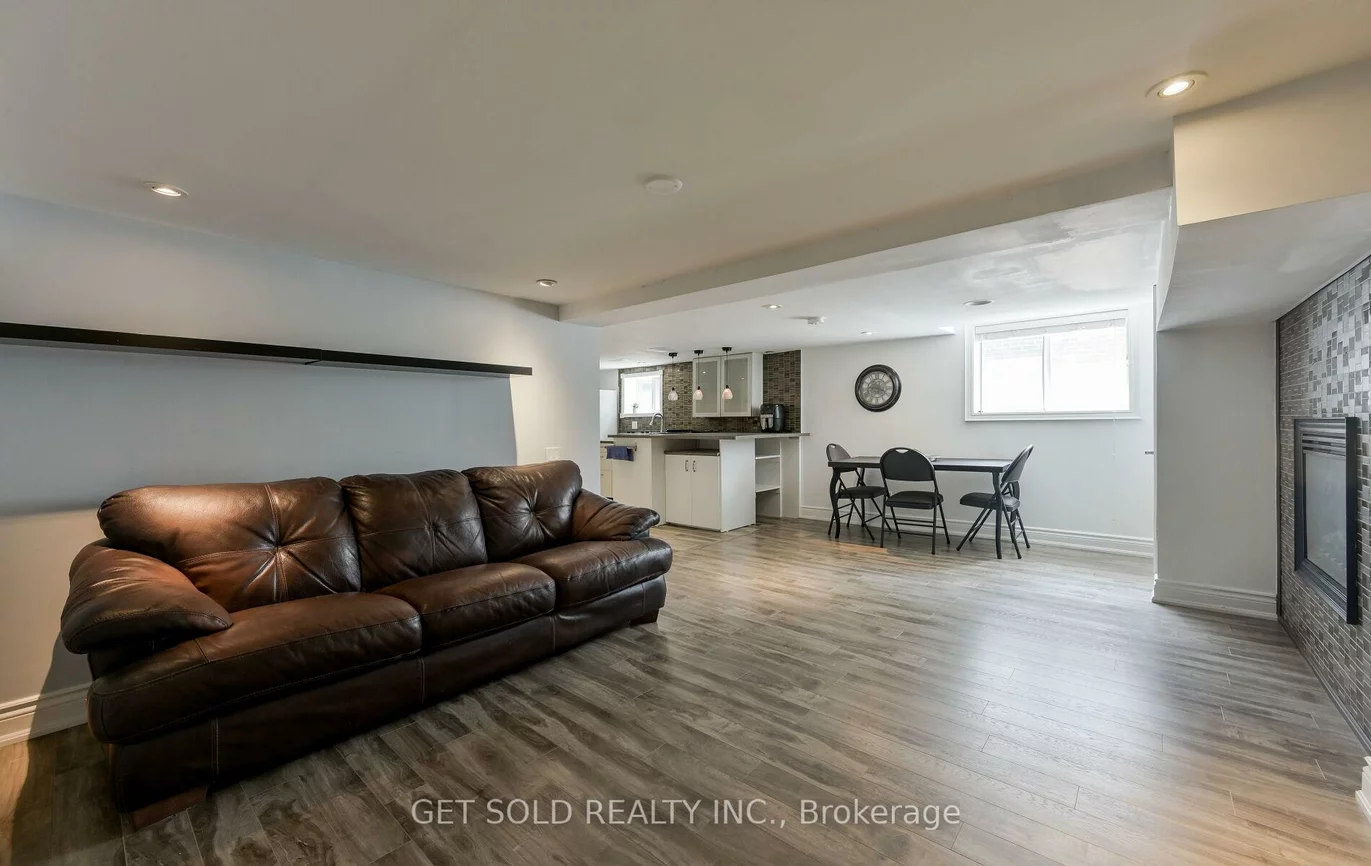 947, Islington, Stonegate-Queensway, Toronto