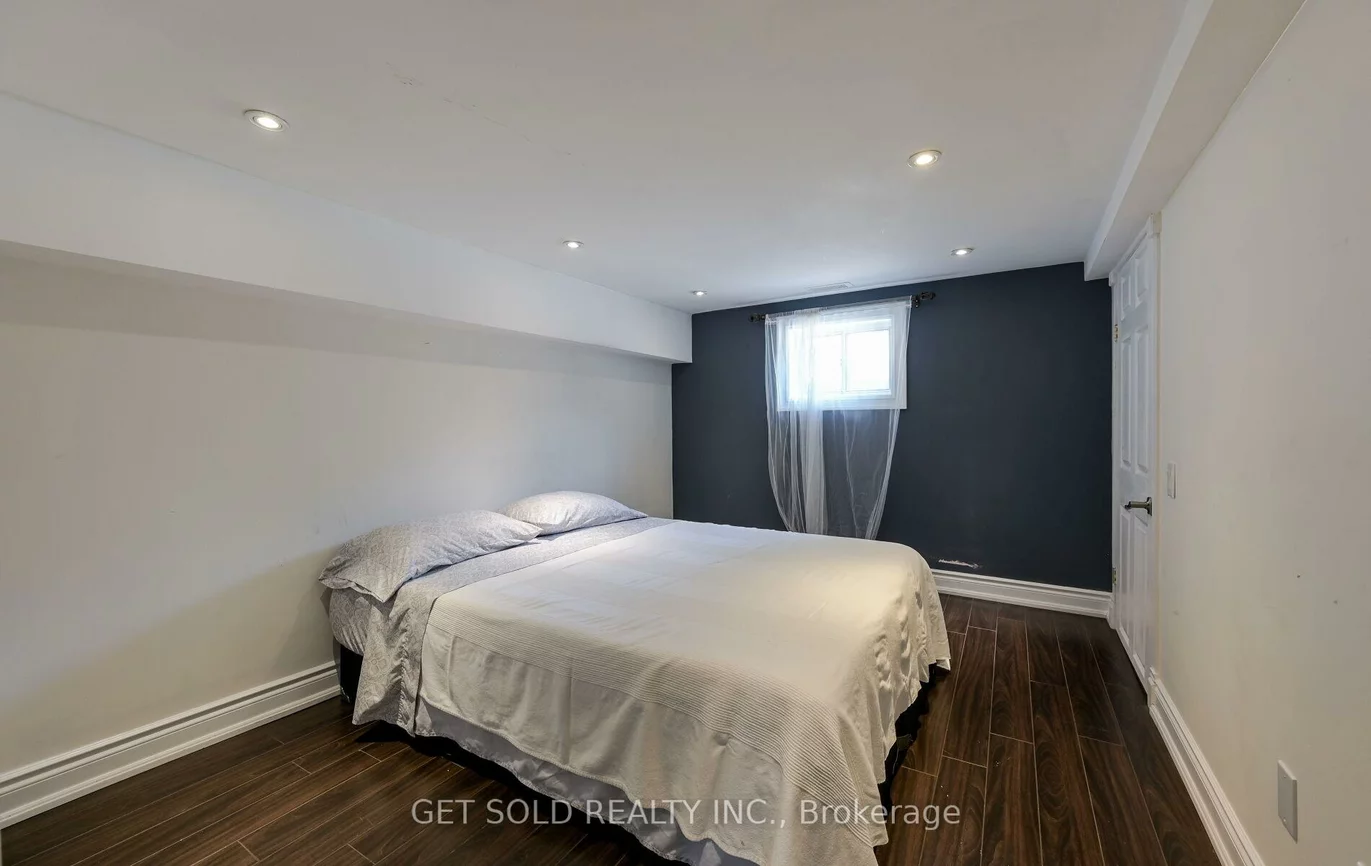 947, Islington, Stonegate-Queensway, Toronto