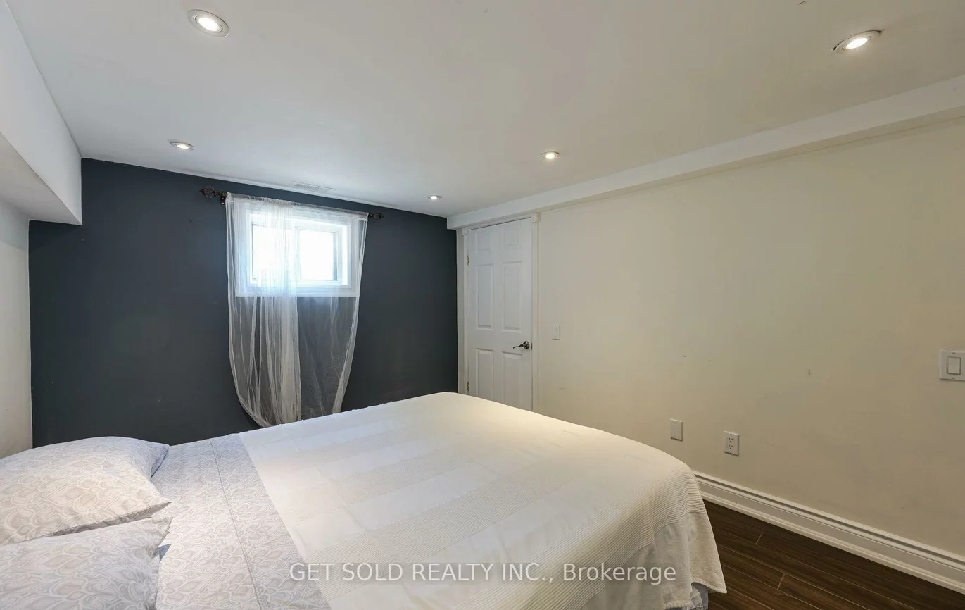 947, Islington, Stonegate-Queensway, Toronto