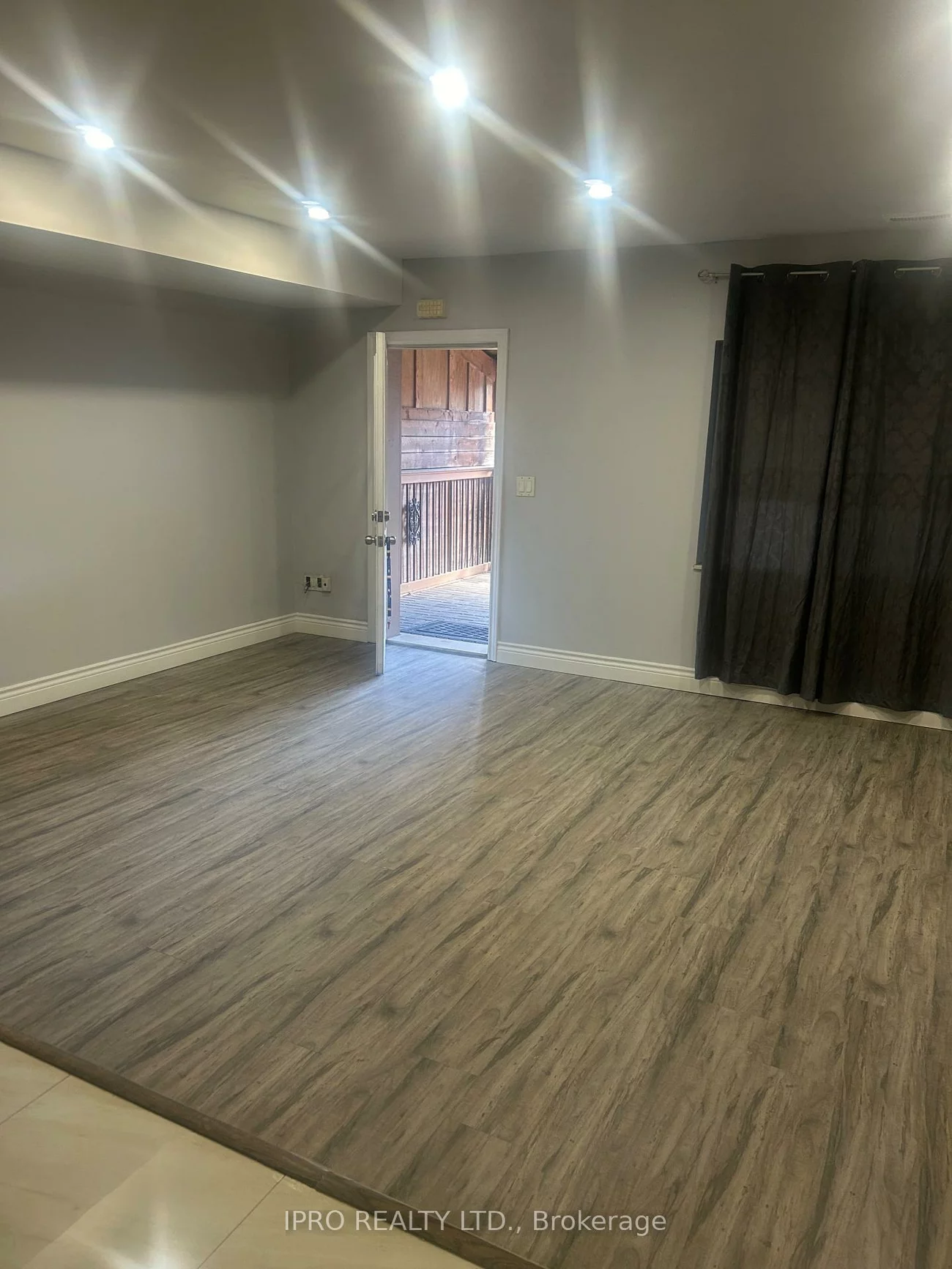 425, Caledonia (Lower), Caledonia-Fairbank, Toronto