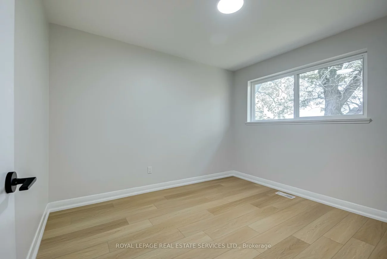 18, Puckeridge, Eringate-Centennial-West Deane, Toronto