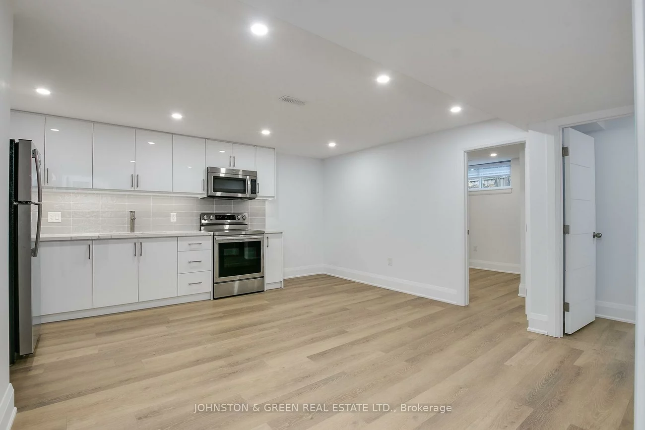 113, Westway, Willowridge-Martingrove-Richview, Toronto