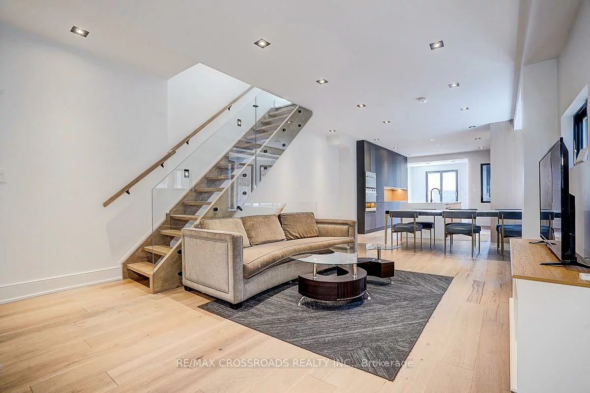 133, Yarmouth, Dovercourt-Wallace Emerson-Junction, Toronto