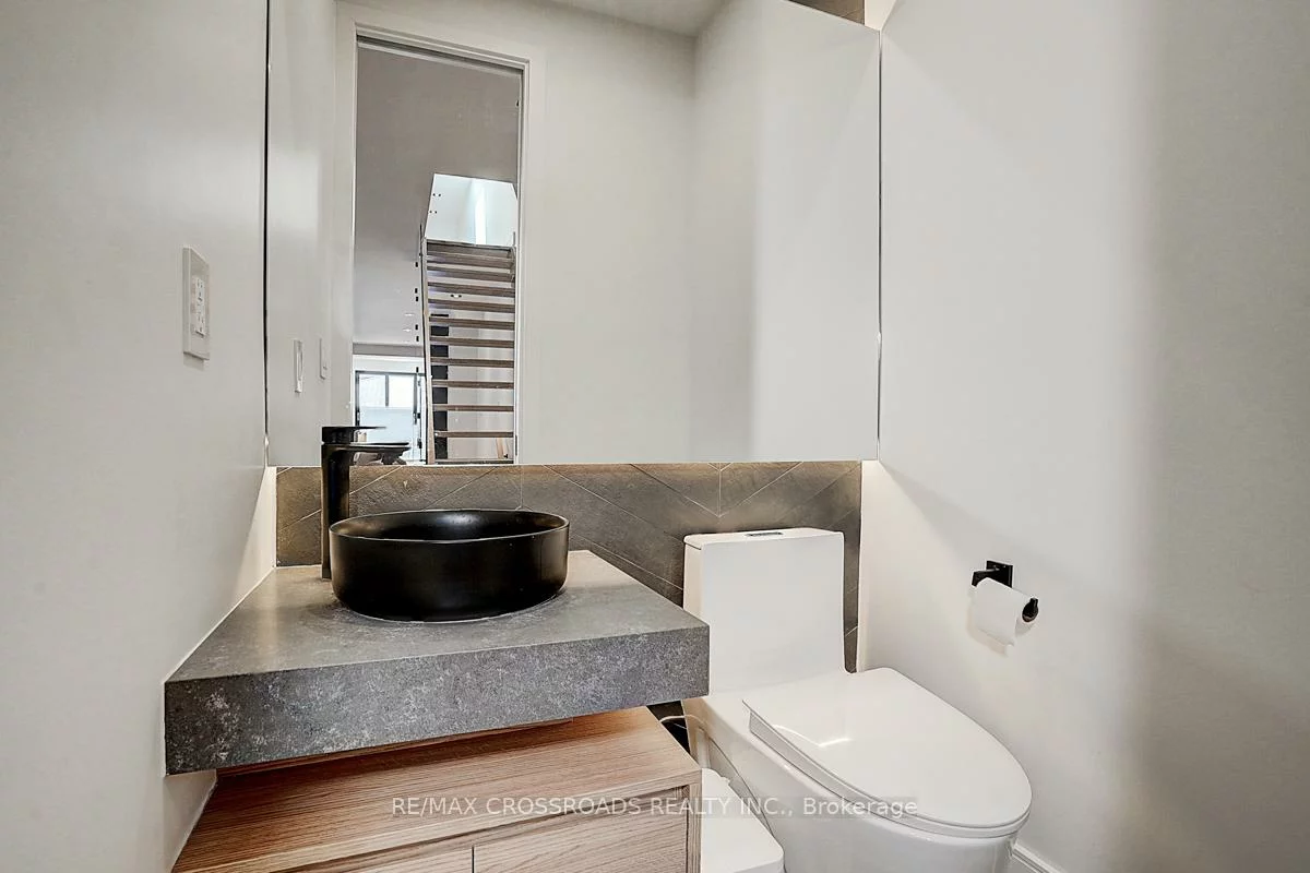 133, Yarmouth, Dovercourt-Wallace Emerson-Junction, Toronto
