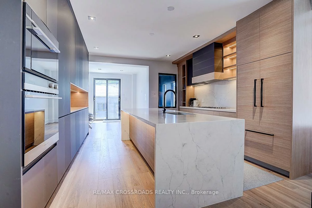 133, Yarmouth, Dovercourt-Wallace Emerson-Junction, Toronto