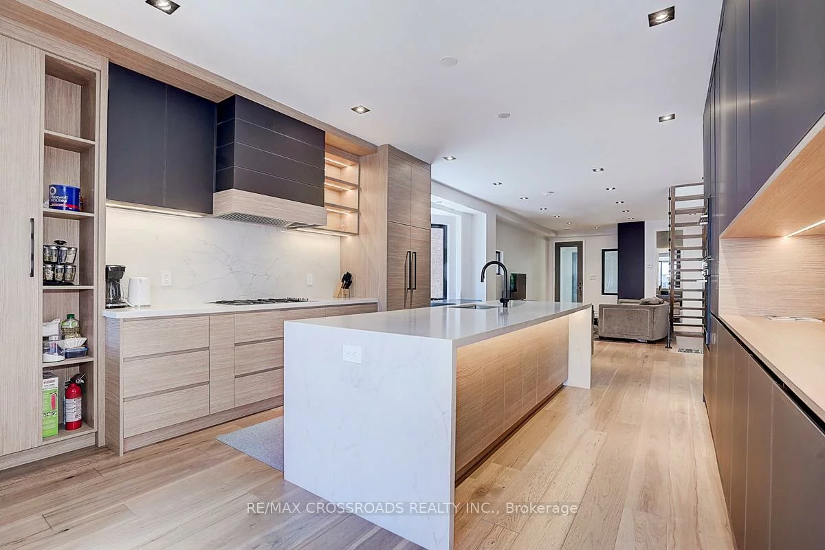 133, Yarmouth, Dovercourt-Wallace Emerson-Junction, Toronto