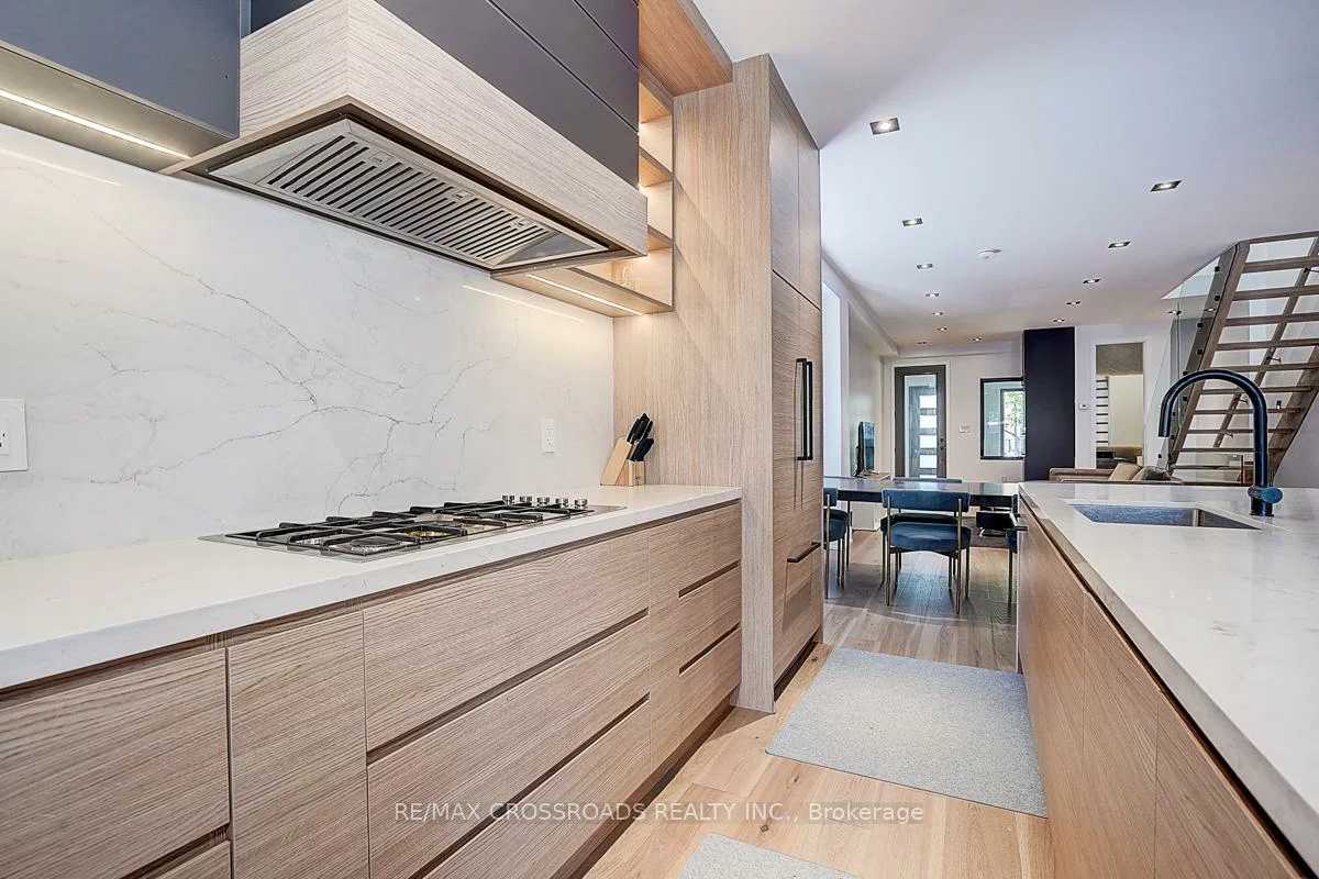 133, Yarmouth, Dovercourt-Wallace Emerson-Junction, Toronto