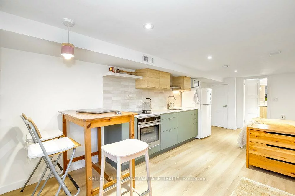 32, Bartlett, Dovercourt-Wallace Emerson-Junction, Toronto