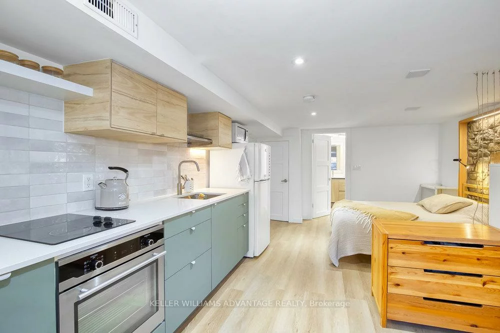 32, Bartlett, Dovercourt-Wallace Emerson-Junction, Toronto